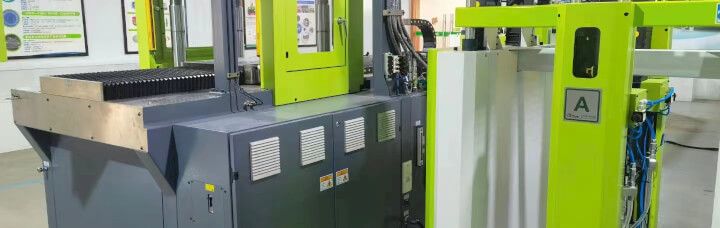 LSR injection molding machine operating in a cleanroom